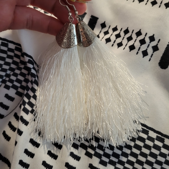 Womans white bundle set of earrings - Picture 2 of 2